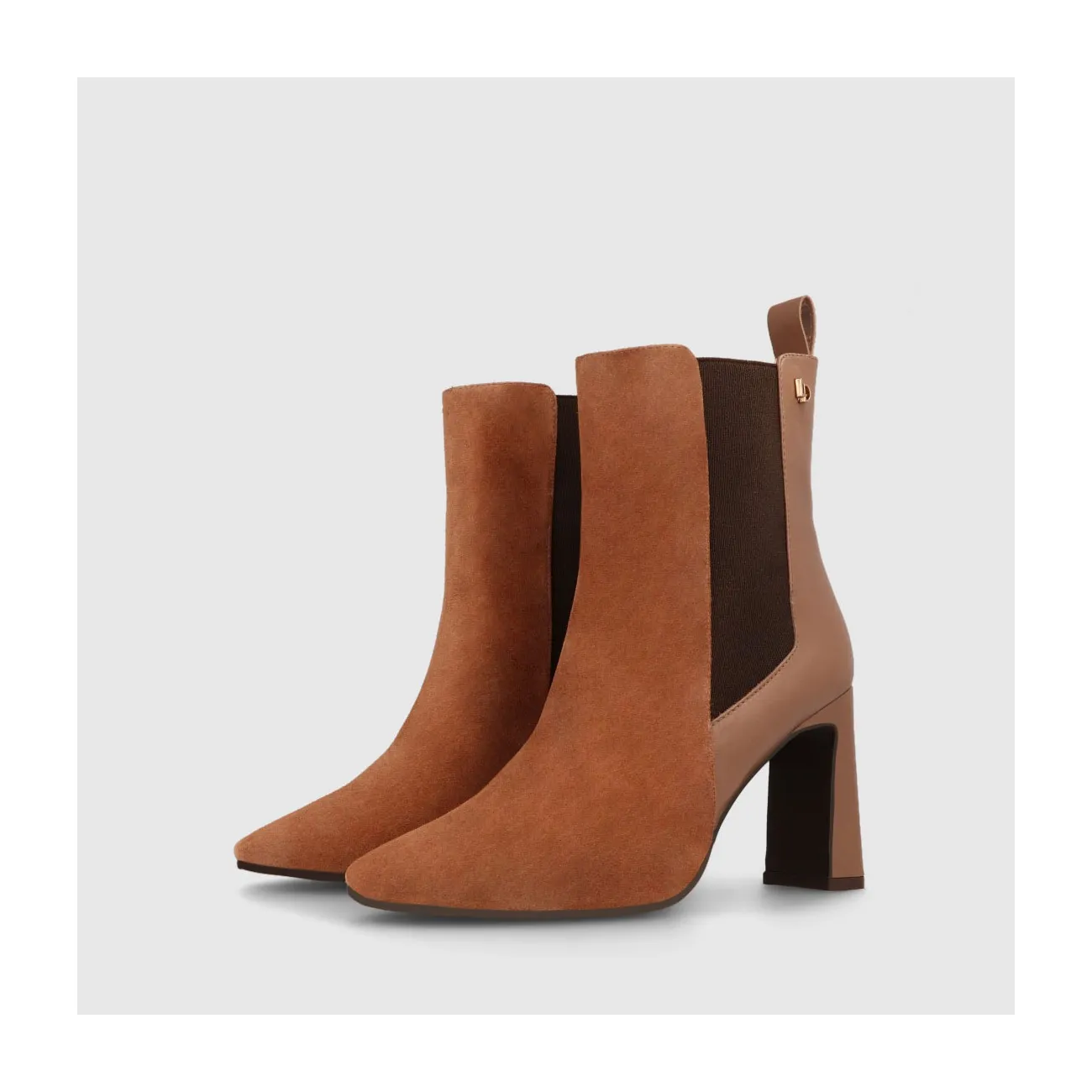 Bottines pour femme en cuir suédé marron combiné avec du cuir lisse assorti et des détails élastiques latéraux | Chaussures femm