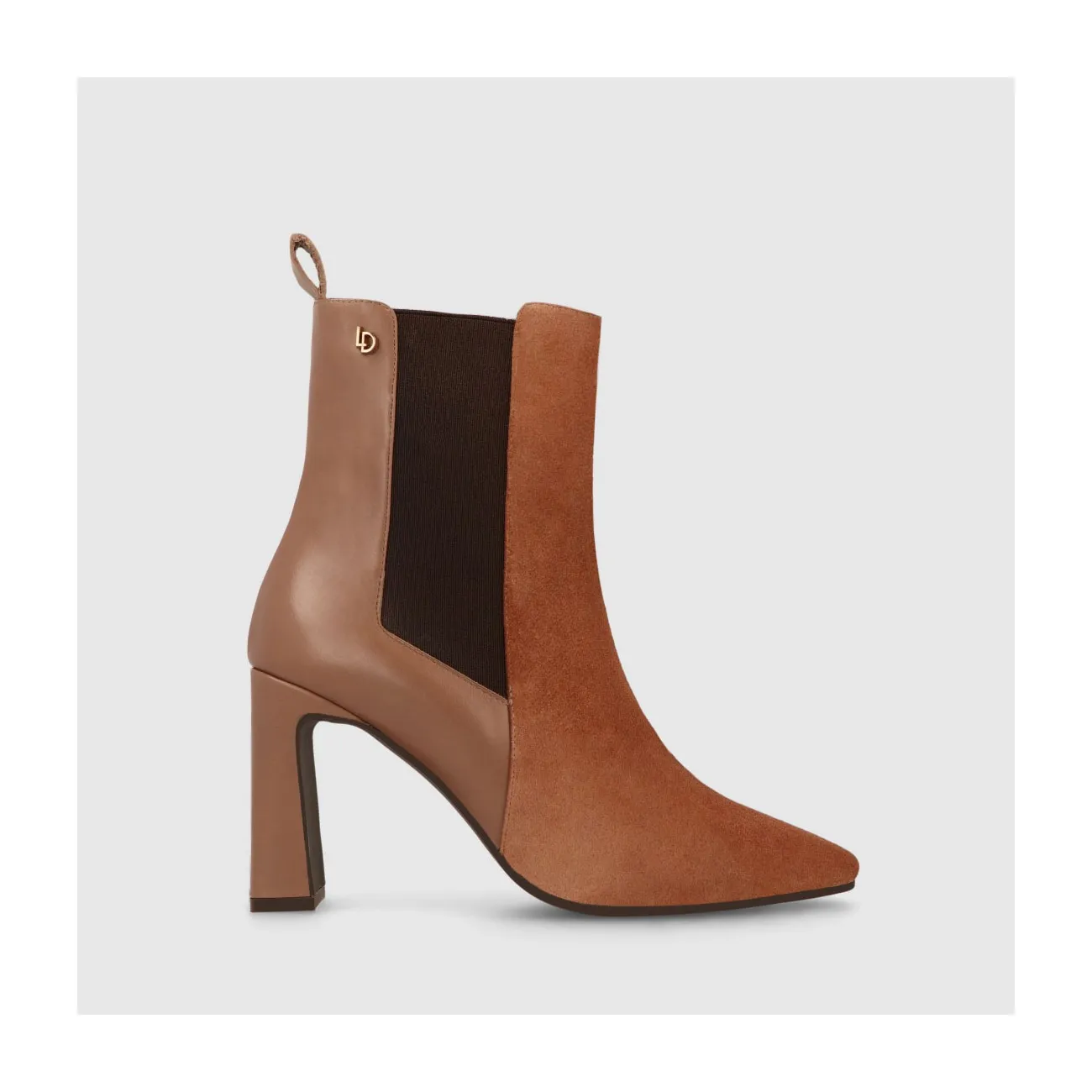 Bottines pour femme en cuir suédé marron combiné avec du cuir lisse assorti et des détails élastiques latéraux | Chaussures femm