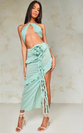 Robe longue en mousseline de soie vert sauge découpée drapée à rose