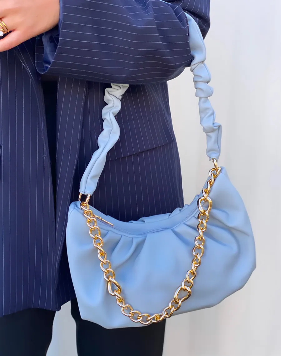 Sac à main besace bleu plissé à chaine dorée