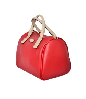 Sac à main femme  de couleur rouge portée épaules & mains