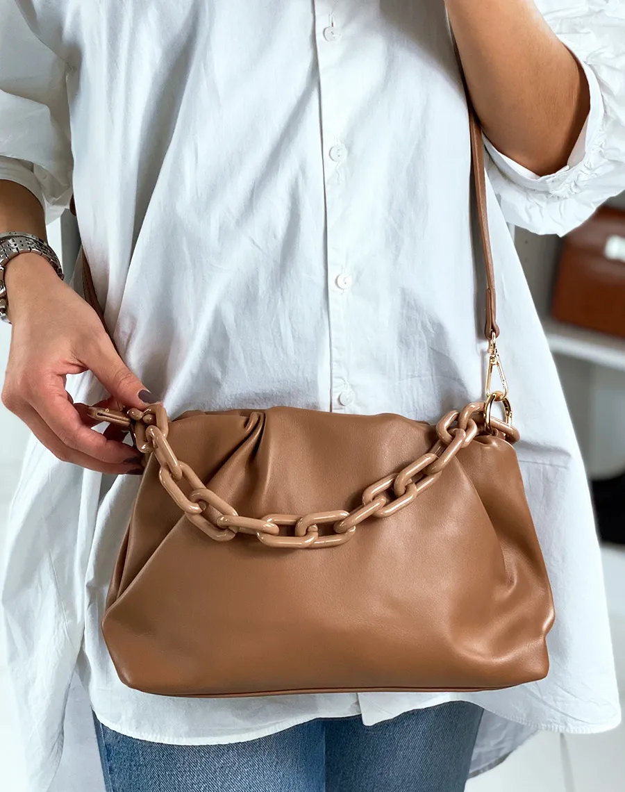 Sac à main forme besace taupe à fausses chaines