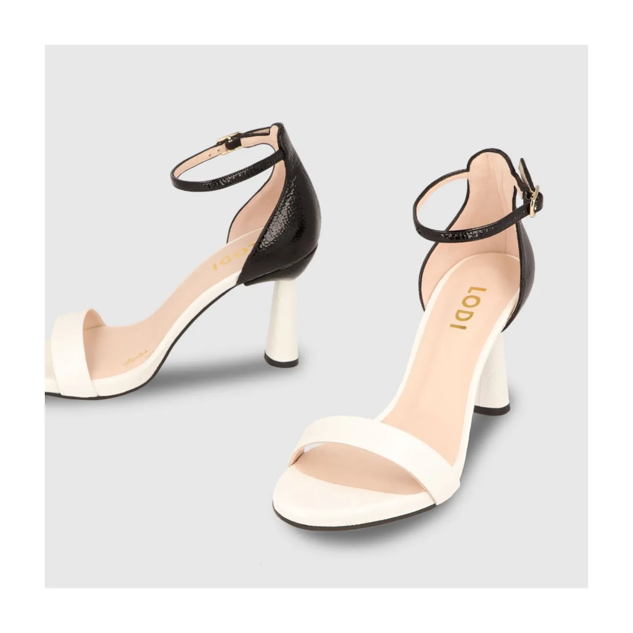 Sandales à talon femme en cuir verni fripé de couleur blanches et de couleur noire | LODI Chaussures femme en ligne.