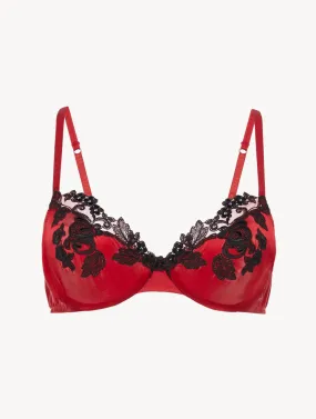 Soutien-gorge à armatures en soie rouge rehaussée d’une broderie en guipure «frastaglio»